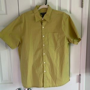Banana Republic stretch short  sleeve button down in soft green/yellow